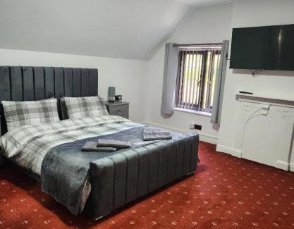 Manchester Casa | Rainsough Cottage Guest House - Shared Bathroom - Free Parking & WiFi