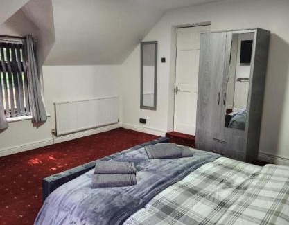 Manchester Casa | Rainsough Cottage Guest House - Shared Bathroom - Free Parking & WiFi