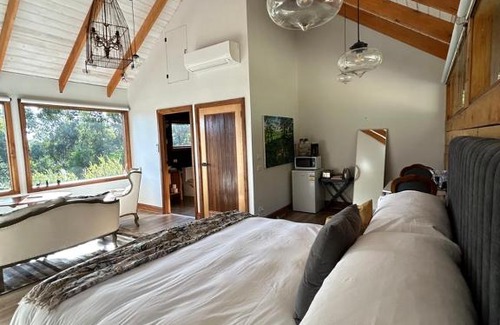 Cockatoo Cabina | Rainy Hill Retreat - The Loft