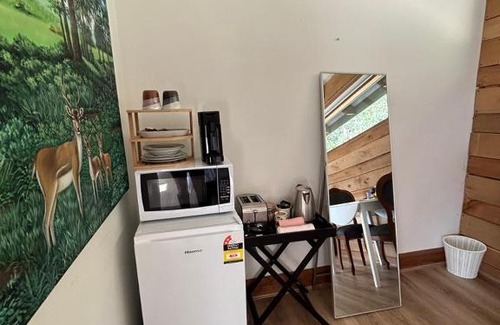 Cockatoo Cabina | Rainy Hill Retreat - The Loft