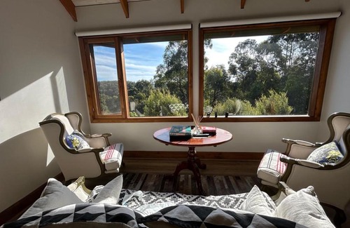 Cockatoo Cabina | Rainy Hill Retreat - The Loft