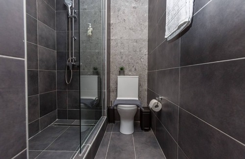 Dafni-Ymittos Apartamento | Raise Athens Metro Apartments