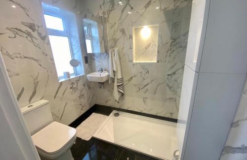 Sutton Coldfield Apartamento | Raj Rentals Ensuite