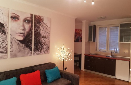 Kragujevac Apartamento | Rajiceva 5- apartman sa prostranom terasom i garaznim mestom