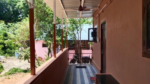 Tiruvannamalai Cabina | Raju Kudil