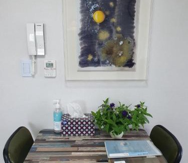 Gahoe-dong Apartamento | Rakidang Stay 樂異堂 한옥마을이 창가에 담기는 집