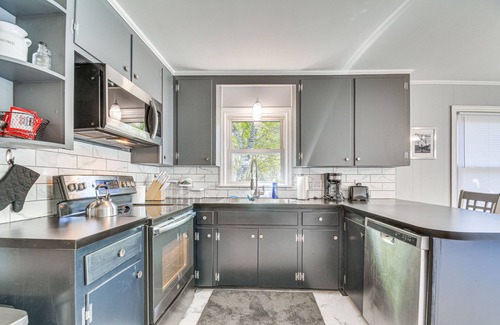 Northeast Raleigh Casa | Raleigh Retreat ~ 5 Mi to Dtwn & Historic Oakwood!