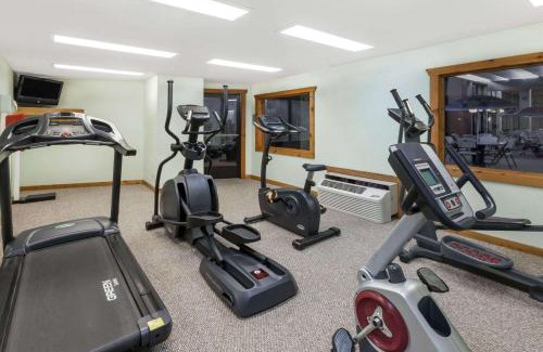 Grayling Hotel | Ramada by Wyndham Grayling Hotel & Conference Center