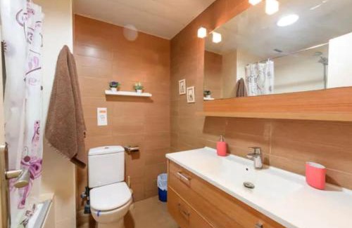 Esquerra de l'Eixample Apartamento | Ramblas Rentals Spacious & Design 4Br Flat With Balcony 15m Ramblas