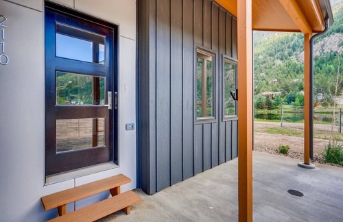 Georgetown Casa | Rambler's Retreat / Sleeps 8 / Lakefront View