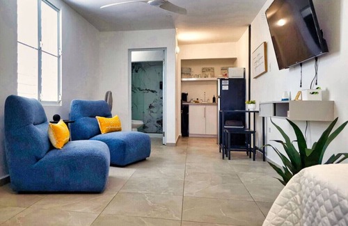 Maleza Baja Apartamento | Ramey Base: 2 Mins-Airport/Beach/Golf/Restaurants