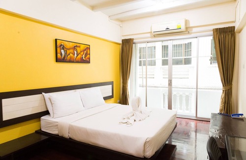 Sukhumvit Hotel | Ramkhamhaeng 42 Por Roomquest