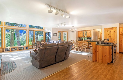 Clinton Cabina | Ranch Creek Ranch - Stunning Home in The Mountains Of Western Montana