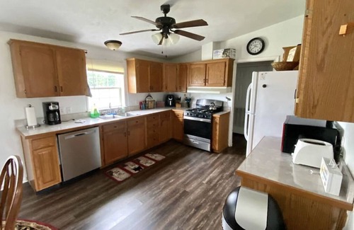 Lewes Casa | Ranch home on an acre, near the best ice cream place in Lewes!