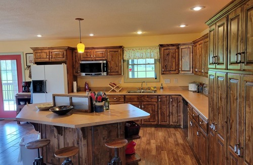 Dallas County Casa | Ranch House on 750 acres near Niangua River