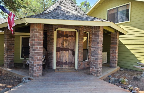 Coalinga Casa | Ranch House with Mountain View