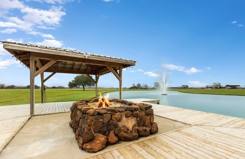 Elmaton Casa | ⍣Ranch ⍣Incredible 70-Acres Estates Restoration Ranch retreat lake sleep 40-52 ⍣