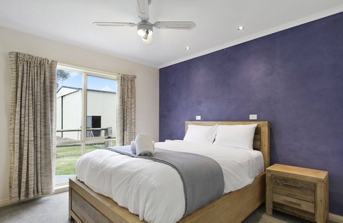 Lake Tyers Beach Casa | Ranch @ Lake Tyers Beach - Spacious rural home ideal for families and groups