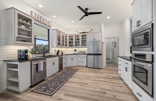 Leander Otro | Ranch Retreat: Amenities Galore with Pool, Hot Tub, Basketball Court, and More!