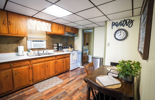 Brockton Casa | Ranch Style River Bungalow with Fireplace, River & 10 Acres