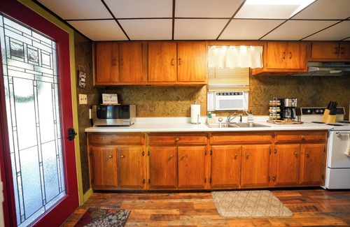 Brockton Casa | Ranch Style River Bungalow with Fireplace, River & 10 Acres