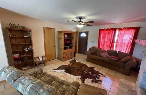 Hondo Casa | Ranchito Cabin in Hondo