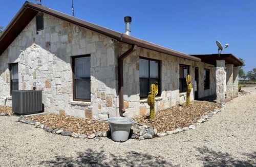Hondo Casa | Ranchito Cabin in Hondo