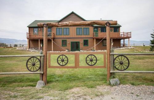 Livingston Casa | Rancho Deluxe Lodge