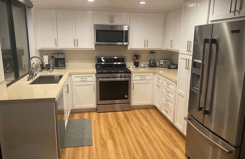 Rancho Mirage Condominio | RANCHO LAS PALMAS RESORT-FAIRWAY VIEWS, LIGHT OPEN FLOOR PLAN UNIT, SOUTH FACING