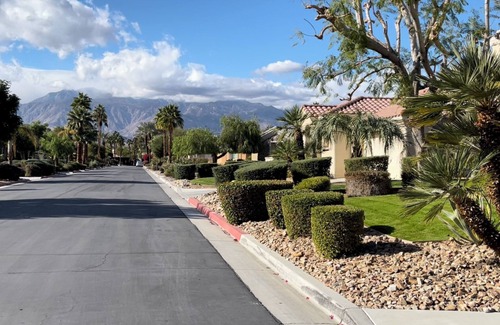 Rancho Mirage Casa | Rancho Mirage 2BR / 2BA / 1 Den Priv. Piscina / Jacuz - Residencial Privada