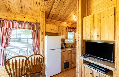 Santa Barbara Cabina | Rancho Oso RV & Camping Resort