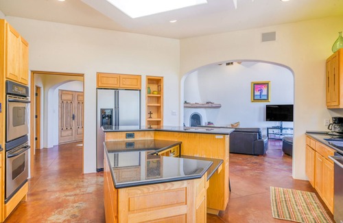 Ranchos De Taos Casa | Ranchos de Taos gem with hot tub, sauna, game room, fast WiFi, firepit & views
