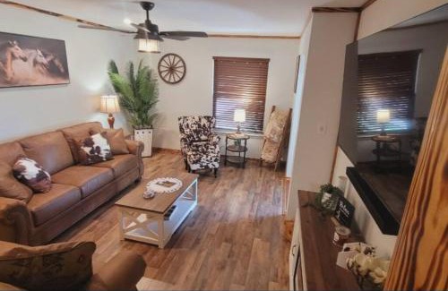Bandera Casa | Randy's Place Beautiful 4br With Private Hot tub