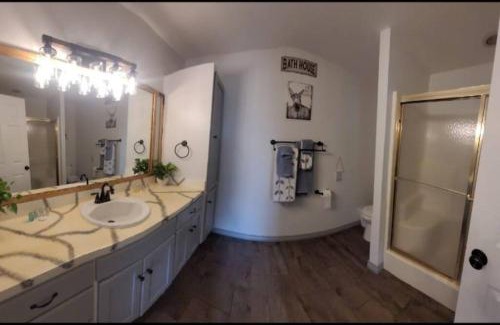Bandera Casa | Randy's Place Beautiful 4br With Private Hot tub