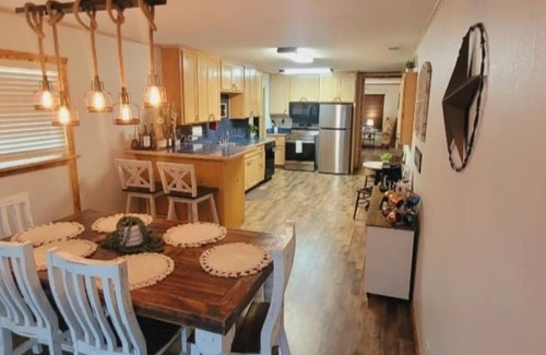 Bandera Casa | Randy's Place - Beautiful 4br W/Private Hot tub!