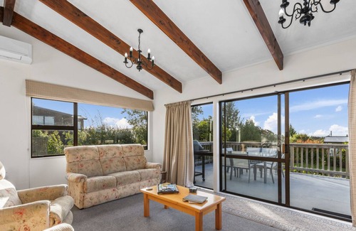 Motuoapa Casa | RANGIMOANA REST - MOTUOAPA HOLIDAY HOME, family friendly in Motuoapa