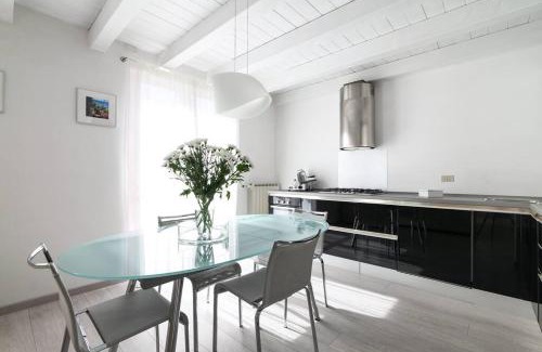 Ranzanico Apartamento | Ranzanico Trilocale Vista Lago 6 posti letto Fast Wi-Fi checkin24h