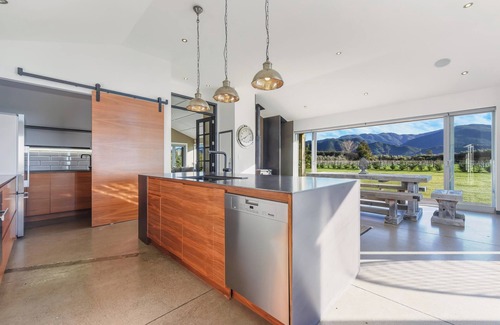 Renwick Casa | Rapaura Vineyard Escape - Blenheim Retreat