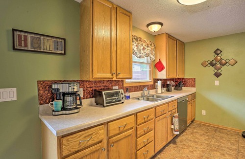 Rapid City Casa | Rapid City Home - Walk to Canyon Lake Park