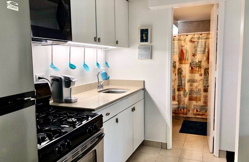 Diamond Head - Kapahulu - St. Louis Condominio | Rare 1 Bedroom Condo in at the Heart of Waikiki 2 blocks from the beach