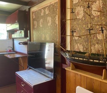 Turnchapel Casa | Rare 1954 Renovated Vintage Lorry - Costal Location