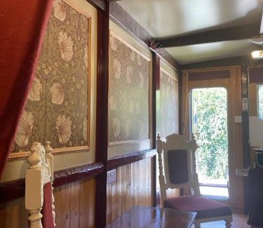 Turnchapel Casa | Rare 1954 Renovated Vintage Lorry - Costal Location