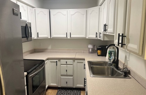 Newark Casa | Rare 1King+1Queen+4Twin Charming 3-bedroom Private townhome at Newark, DE