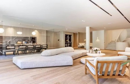 Passy Apartamento | Rare 750m2Triplex Champs Elysees-Heated pool,Jacuzzi Movie room, grass gardennn