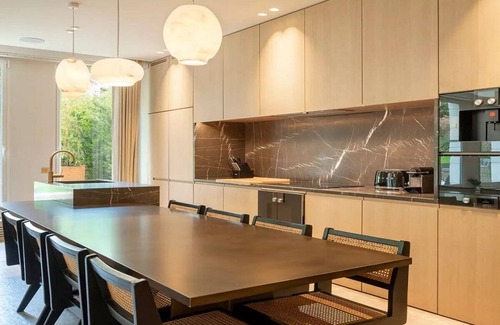 Passy Apartamento | Rare 750m2Triplex Champs Elysees-Heated pool,Jacuzzi Movie room, grass gardennn