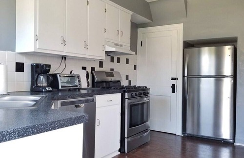 Erie Casa | Rare 8BR Duplex near Presque Isle! Wifi & walkable
