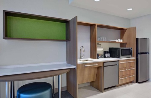 Upper Grand Lagoon Hotel | Rare Find! 3 Large Units! Kitchen, Onsite Pool, Free Breakfast and Parking!