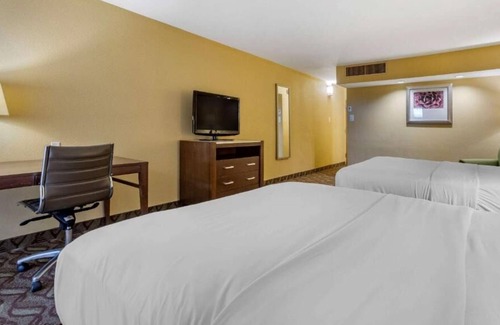 Roswell Casa | Rare Find! 4 Relaxing Units, Free Breakfast, Free Parking, Pet-friendly Property