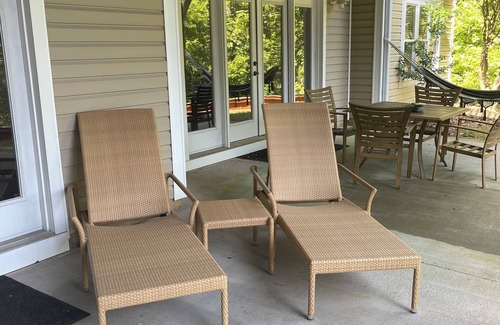 New London Casa | Rare Find at Badin Lake