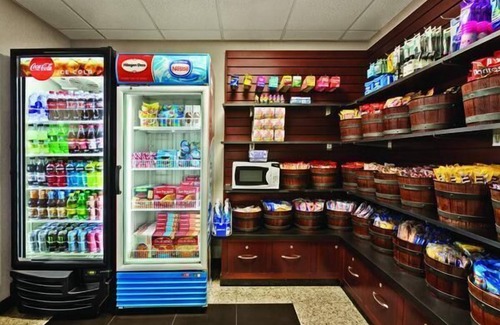 Fort Worth Hotel | Rare Find! Four Relaxing Units, Pool, Free Parking, Near AT&T Stadium